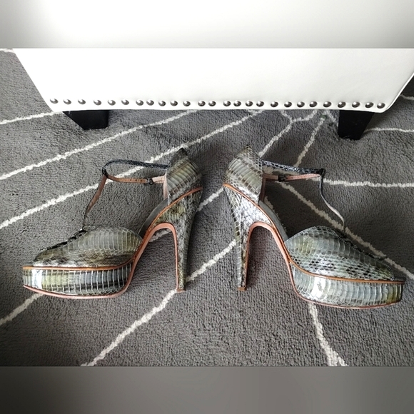 Embossed Green Snake Python Print T Strap Platform Heels by House of Harlow - Picture 5 of 15